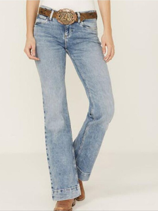 Wrangler Retro Denim - Light Wash Flare Jeans for Women - Classic Wide Leg